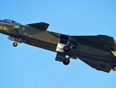 J-20: Στα «σκαριά» νέα και αναβαθμισμένη έκδοση από την Κίνα (βίντεο)